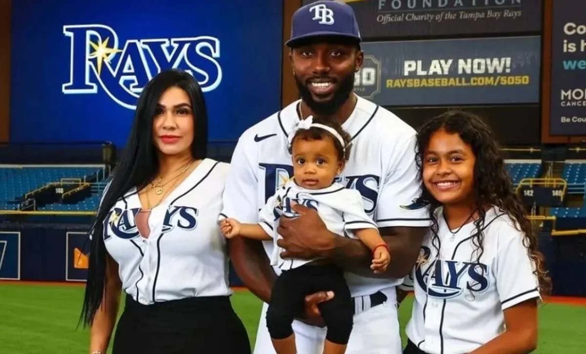 Cenelia Pinedo Blanco's Family Life and Children