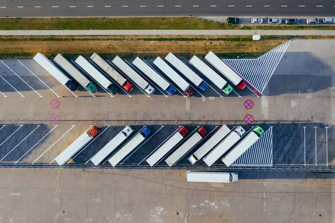 A Complete Guide to Finding Safe and Reliable Parking for Trucks