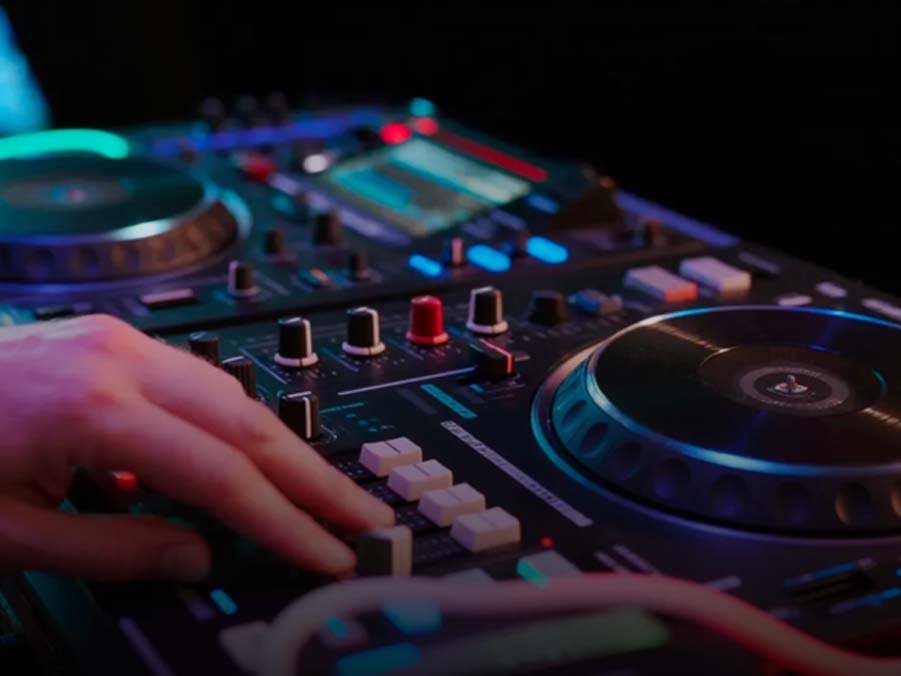 Create Seamless DJ Mashups and Live Performance Medleys With InsMelo